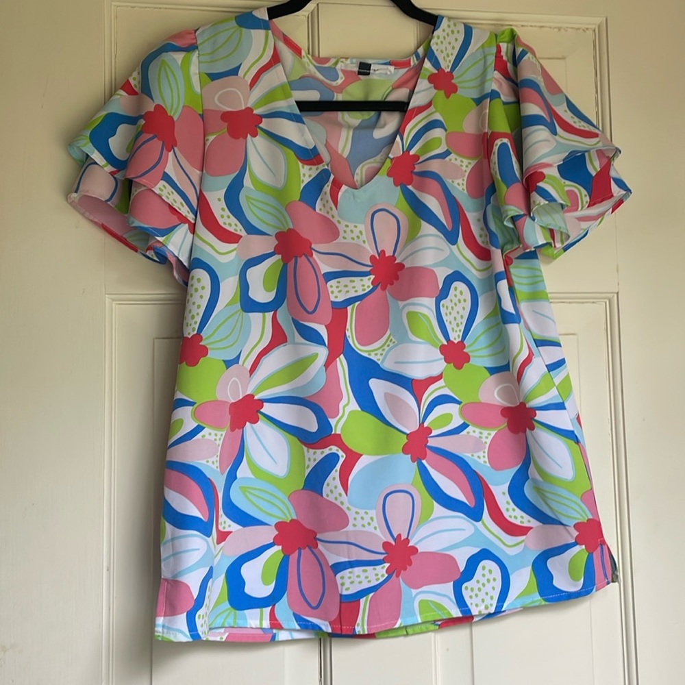 Color short sleeve blouse | Size Small | Flutter sleeves